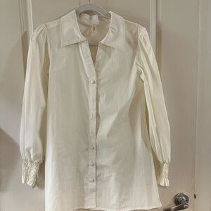 White button up small puff sleeve dress